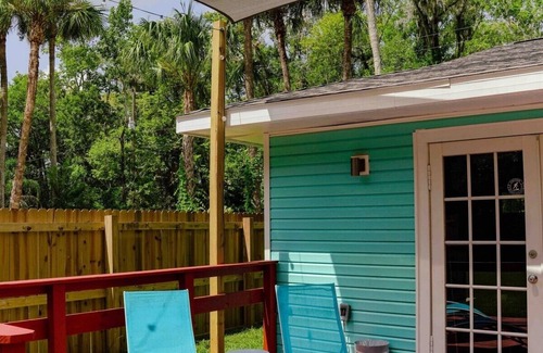 Crystal River House | Retro Retreat-Waterfront,Kayaks,Boatslip,bikes,grill