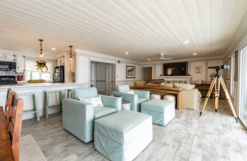 La Jolla House | Retro Sea Cottage 180' Ocean Front Panoramic View