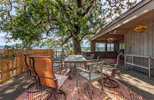 Underwood House | Retro Vibe, River View, White Salmon, Hood River