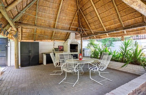 The Reeds Apartment | Retro-Vintage New Yorker Apartment in Centurion