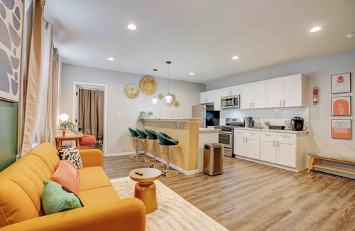 Jersey City Apartment | RetroRevive - 25 Mins NYC/Summer Promo/Renovated
