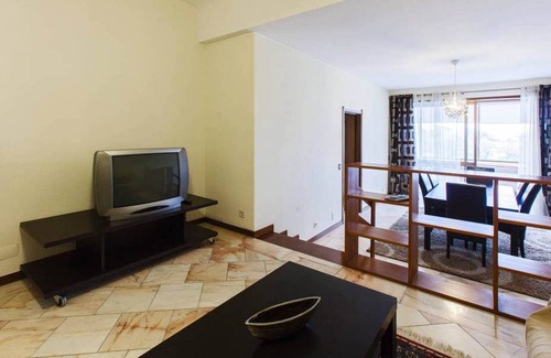 Vila Nova de Gaia Apartment | . Rev Central-view Douro - 2 car garage
