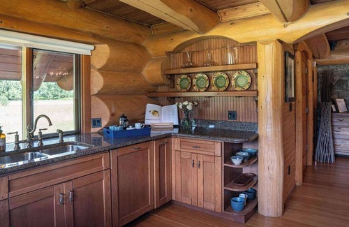 Revelstoke House | Revelstoke House - Luxurious Log Home