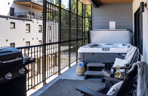 Revelstoke Condo | Revelstoke Vacations, Birdies and Bears, condo with private hot tub