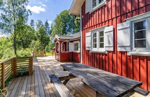 Svenljunga Municipality House | Revesjö - House with fantastic lake view. Secluded location!