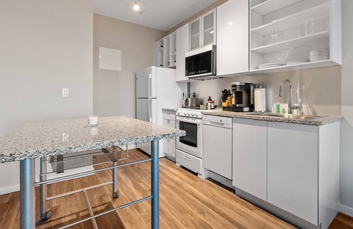 Crossroads Arts District Condo | Revitalize Your Relationship with a Serene Couples Getaway 333
