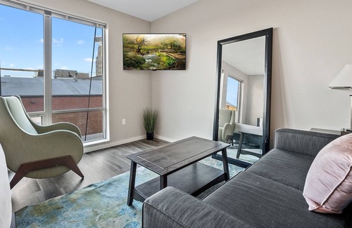 Crossroads Arts District Condo | Revitalize Your Relationship with a Serene Couples Getaway 333