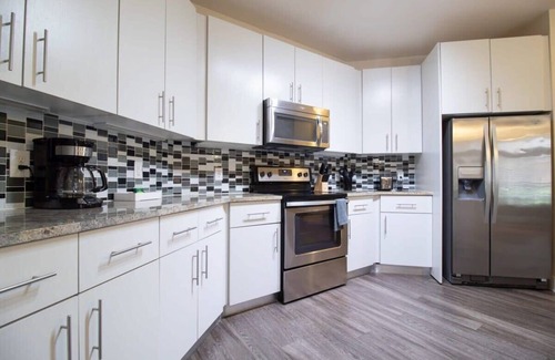 Houston Apartment | Revive Tanglewood | Stunning 2BR in Uptown Houston
