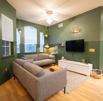 Loughman Resort | Revived Condo with Pool and 20 minutes from parks