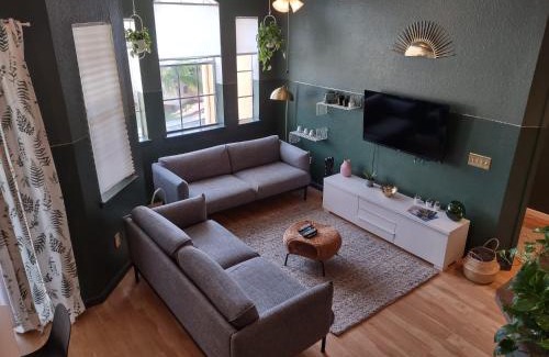 Loughman Resort | Revived Condo with Pool and 20 minutes from parks