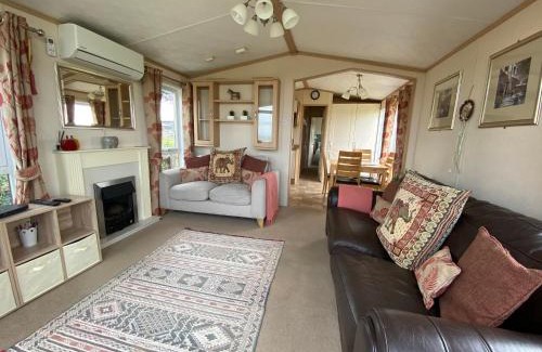 Seend Apartment | Rew Farm Country and Equestrian Accommodation - Sunset Lodge