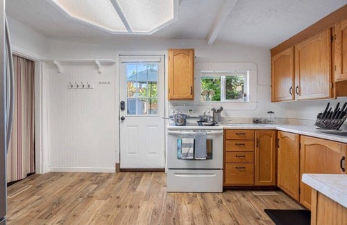 Drumheller House | Rex Retreat | Steps to the Big Dino | Sleeps 8