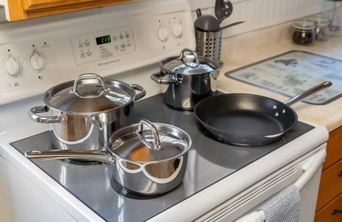 Drumheller House | Rex Retreat | Steps to the Big Dino | Sleeps 8