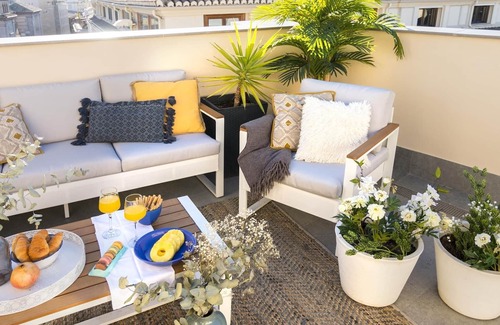 Granada City Center Apartment | Reyes Católicos Penthouse