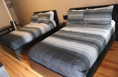 Roscoe Apartment | Reynolds House Inn - Motel Strip - Room 4