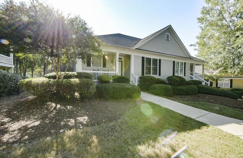 Lake Oconee Cottage | Reynolds Lake Oconee Resort Fishtales Lodge lakefront 4BR/3BA o
