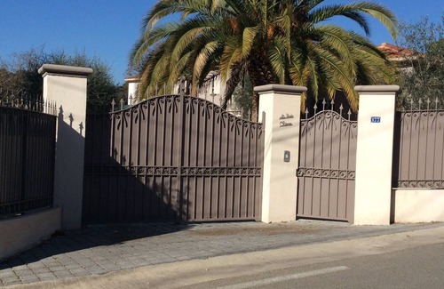 Roquefort-les-Pins House | Rez de Jardin de Villa Dans un Endroit Calme et Arboré Avec Piscine Privée