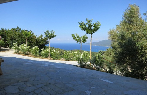 Serra-di-Ferro Apartment | Rez-de-villa 4 to 6 people with shared pool access sea view South Corsica