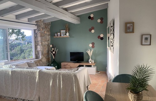 Peille Apartment | Rez de Villa Avec Jardin Barbecue
