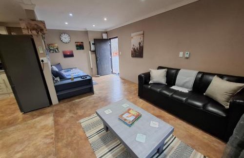 Marloth Park House | Rhino Cottage