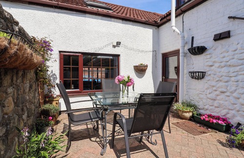 Skipsea Cottage | RHODALE COTTAGE, pet friendly, character holiday cottage in Skipsea