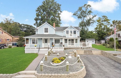 East Greenwich House | Rhode Island Haven: Walk to Greenwich Bay!