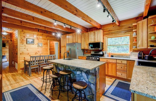 Blowing Rock House | Rhododendron Rendezvous - Incredible home in Blowing Rock with fire pit, hot tub, total privacy!