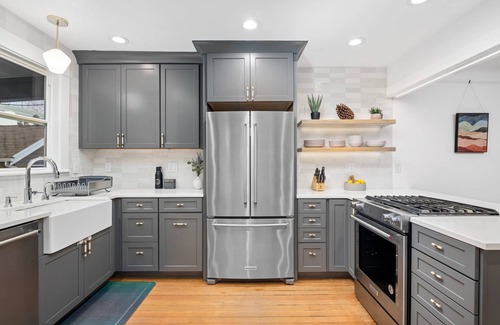 Foster - Powell House | Rhone Retreat: Luxury Craftsman w/Steam Shower, Hot Tub, & Pool Table, BBQ, Walk to Everything