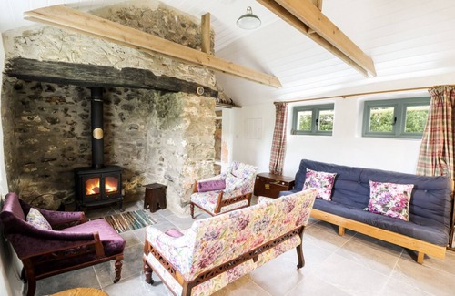 Goodwick Cottage | RHOS Y CLEGYRN, pet friendly, character holiday cottage in Goodwick