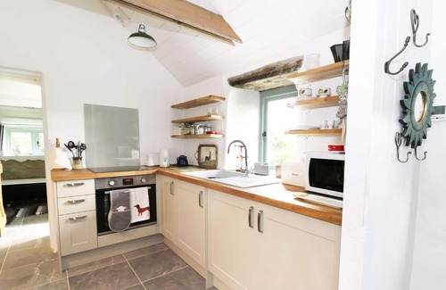 Goodwick Cottage | RHOS Y CLEGYRN, pet friendly, character holiday cottage in Goodwick