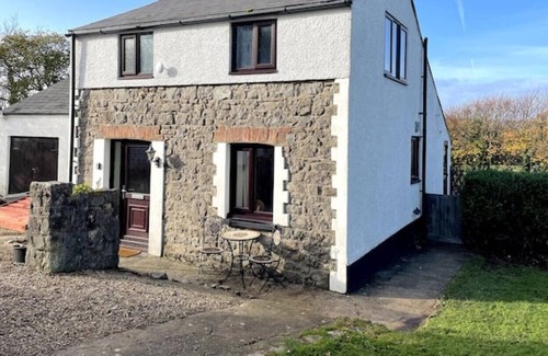 Crynant Cottage | Rhossili's Retreat - AONB - Gower Rural Sleeps 6