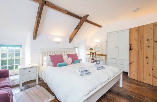 St Brides Cottage | Rhosson Farmhouse, Holiday Cottage St Justinians, nr St Davids, Sleeps 8, 4 bedrooms, bathrooms