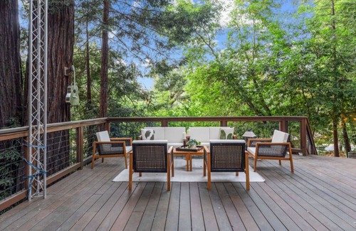 Lexington Hills House | Rhythm and Redwoods Treehouse