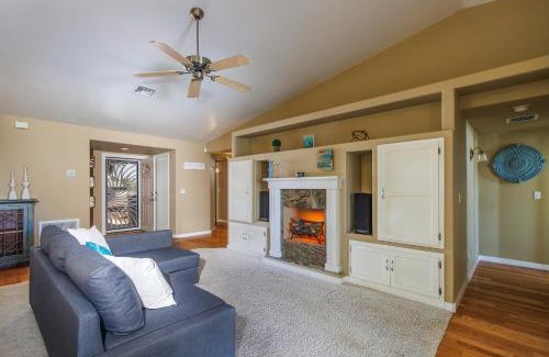 Lake Havasu City House | Rhythms of Tom Tom Sparkling Pool