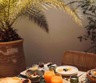 Sidi Ben Slimane El Jazouli Villa | Riad privé Sadaka Bassin Rooftop