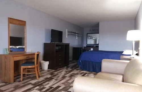 Crystal City Hotel | Riata Inn Crystal City