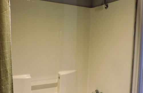 Crystal City Hotel | Riata Inn Crystal City