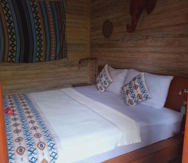 Mushroom Bay House | Riccio Guest House & Cafe