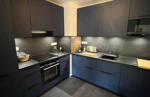 11th Arrondissement Apartment | Richard Lenoir 3-bedroom air-conditioned 2nd floor elevator.