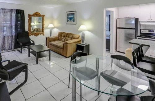 Hollywood Lakes Hotel | Richard's Motel