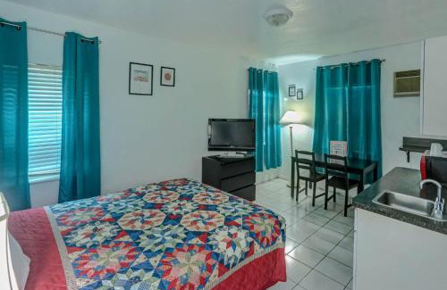 Hollywood Lakes Hotel | Richard's Motel