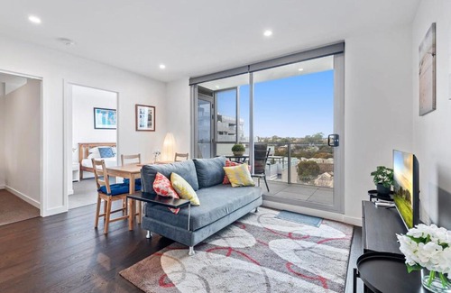 Richmond North Apartment | Richmond convenient 2-Bed with Parking, BBQ, Gym