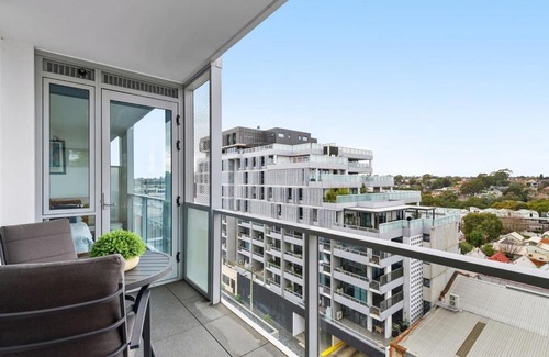 Richmond North Apartment | Richmond convenient 2-Bed with Parking, BBQ, Gym