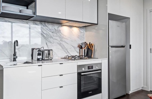 Richmond North Apartment | Richmond convenient 2-Bed with Parking, BBQ, Gym
