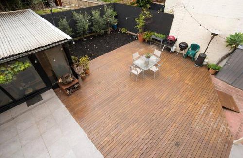 Richmond North House | Richmond Delights - 4 Bedrooms and a Big Backyard