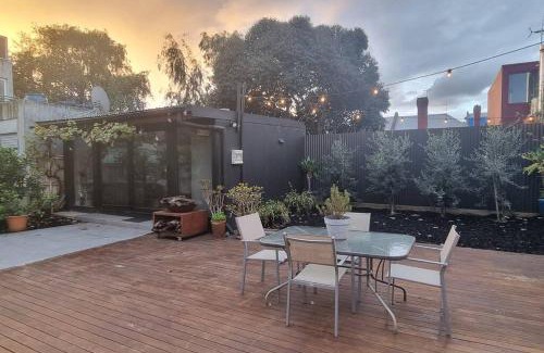 Richmond North House | Richmond Delights - 4 Bedrooms and a Big Backyard
