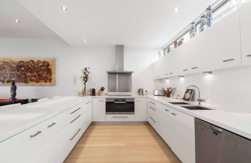 Richmond House | Richmond Japanese Style Townhouse close to MCG