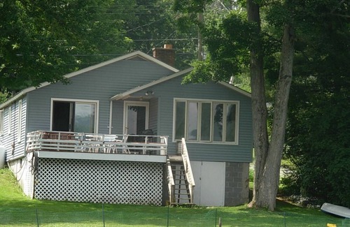 Richmond Cottage | Richmond Lake Front Cottage