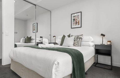 Richmond Apartment | Richmond Premium Escape - Walk to the MCG