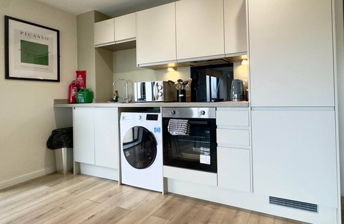 Everton House | Richmond Row 1 Bed Apartment - Secure Parking & EV